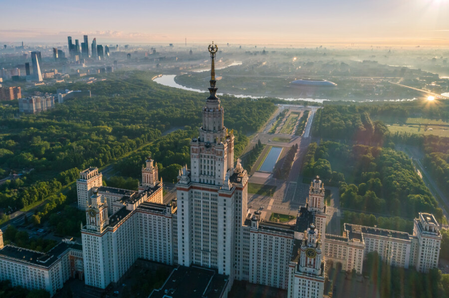 ТОП-10 самых необычных зданий Москвы. Золотые мозги, Дом-яйцо и гигантский гараж
